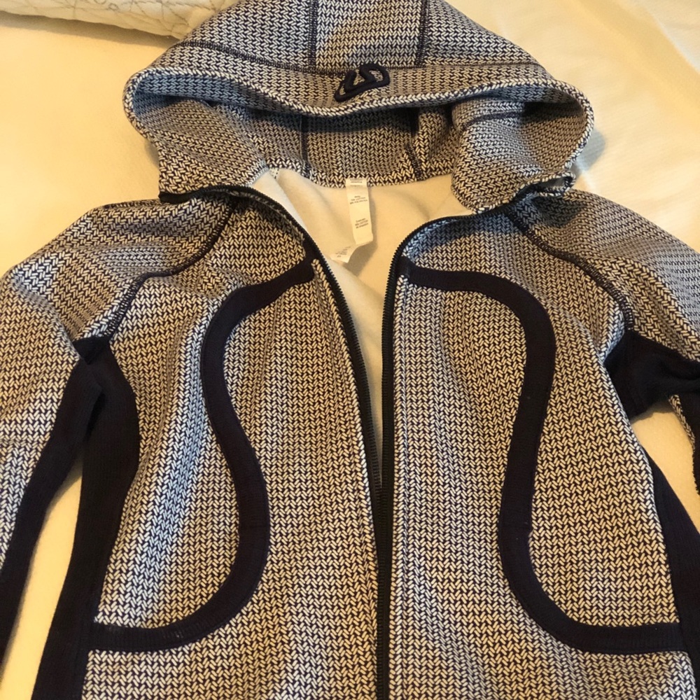 EUC Lululemon Scuba Hoodie size 8